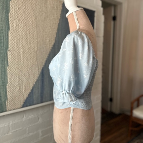 Pacsun 100% Recycled Poly Blue Floral Twist Front Puff Sleeve Crop Top - Picture 7 of 10